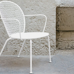 FAUTEUIL BAS LORETTE FERMOB